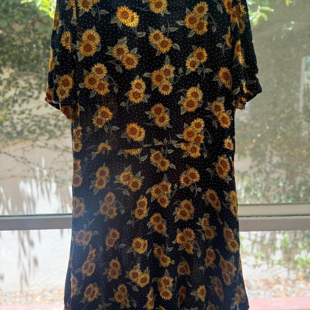 Vintage 90s Sunflower Cottagecore Babydoll Dress with Pearl Buttons - Picture 5 of 8